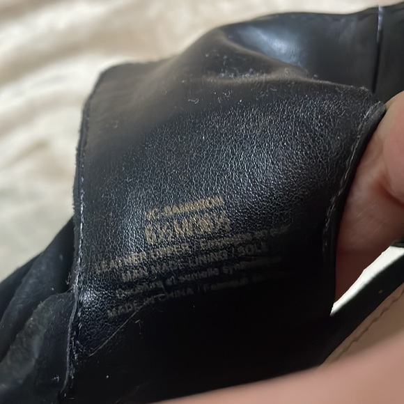 GUC Vince Camuto strappy suede heels 6.5 - Picture 7 of 7